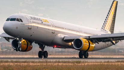 EC-MQB - Vueling Airlines Airbus A321