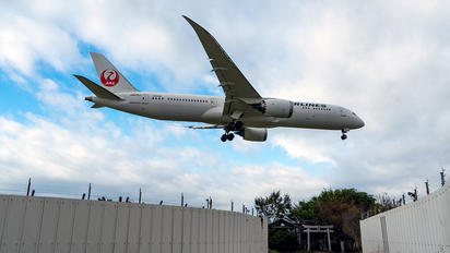 JA870J - JAL - Japan Airlines Boeing 787-9 Dreamliner