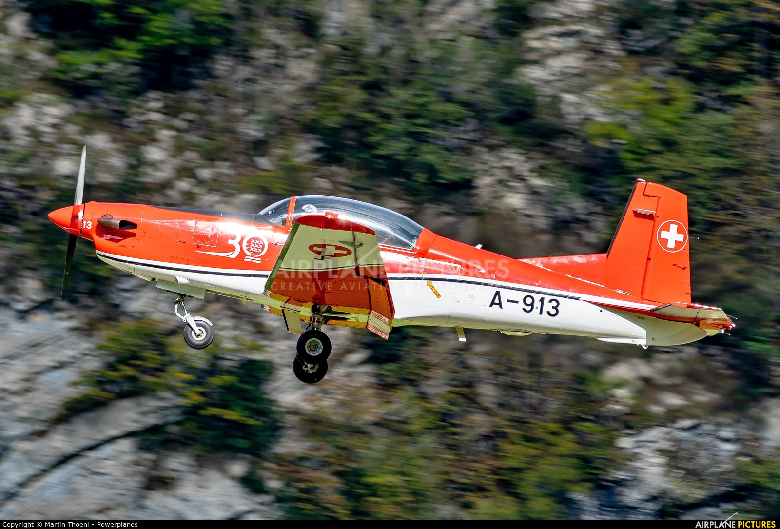 Switzerland - Air Force: PC-7 Team A-913 aircraft at Meiringen