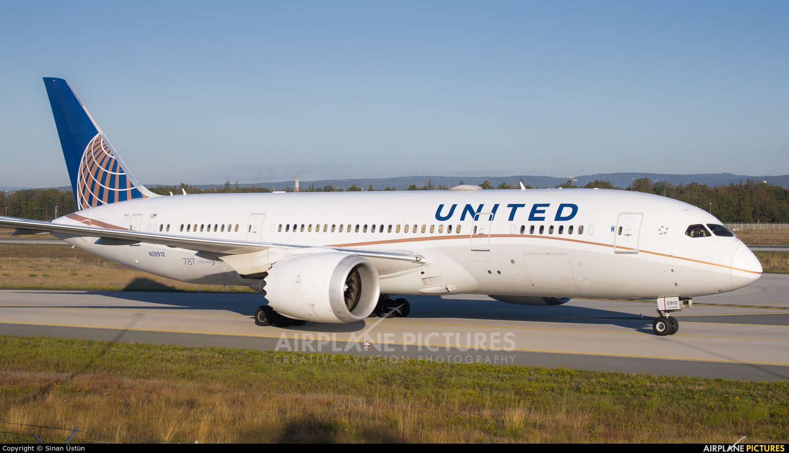 United Airlines N28912 aircraft at Frankfurt
