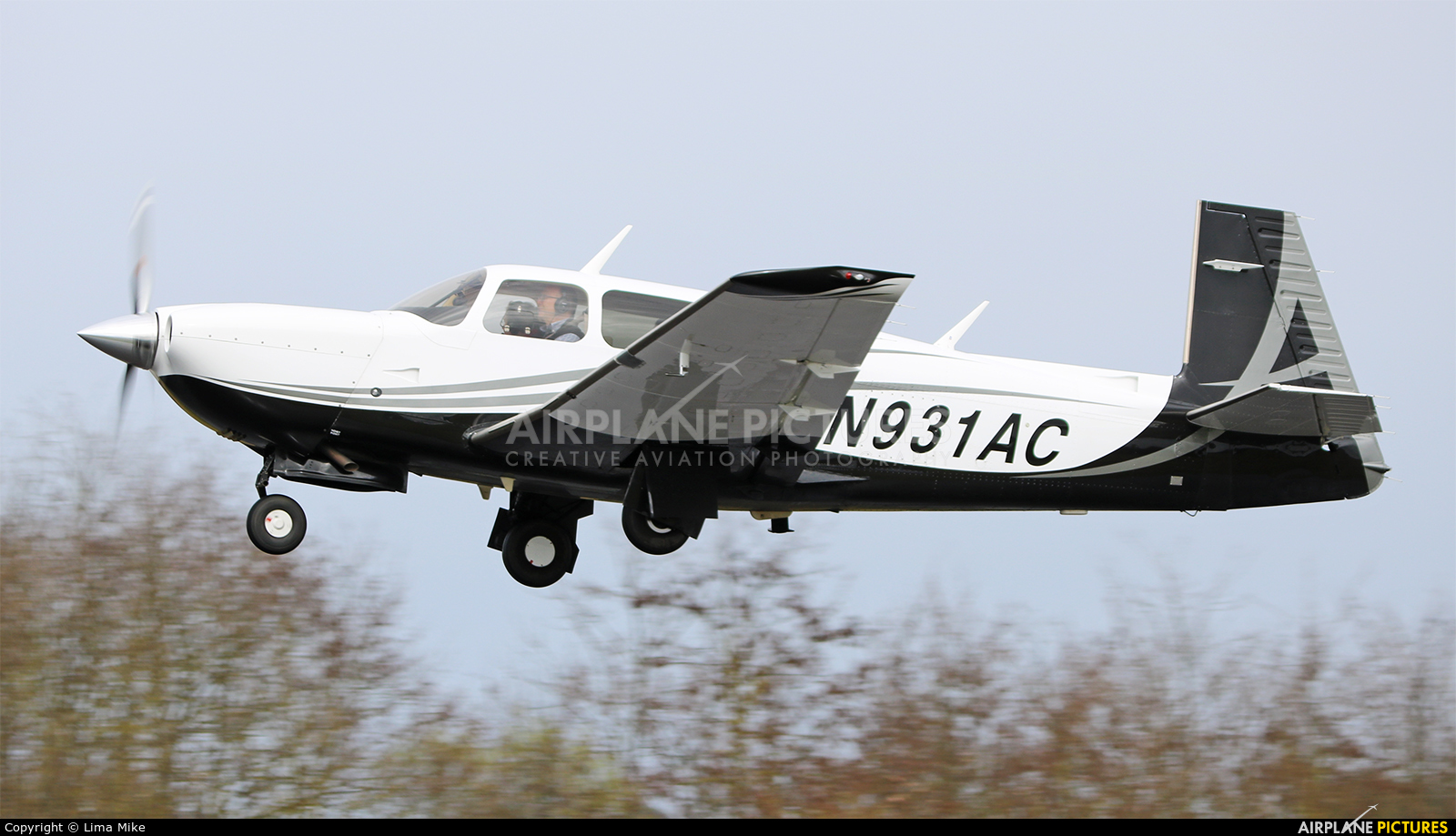 Private N931AC aircraft at Marmande - Virazeil