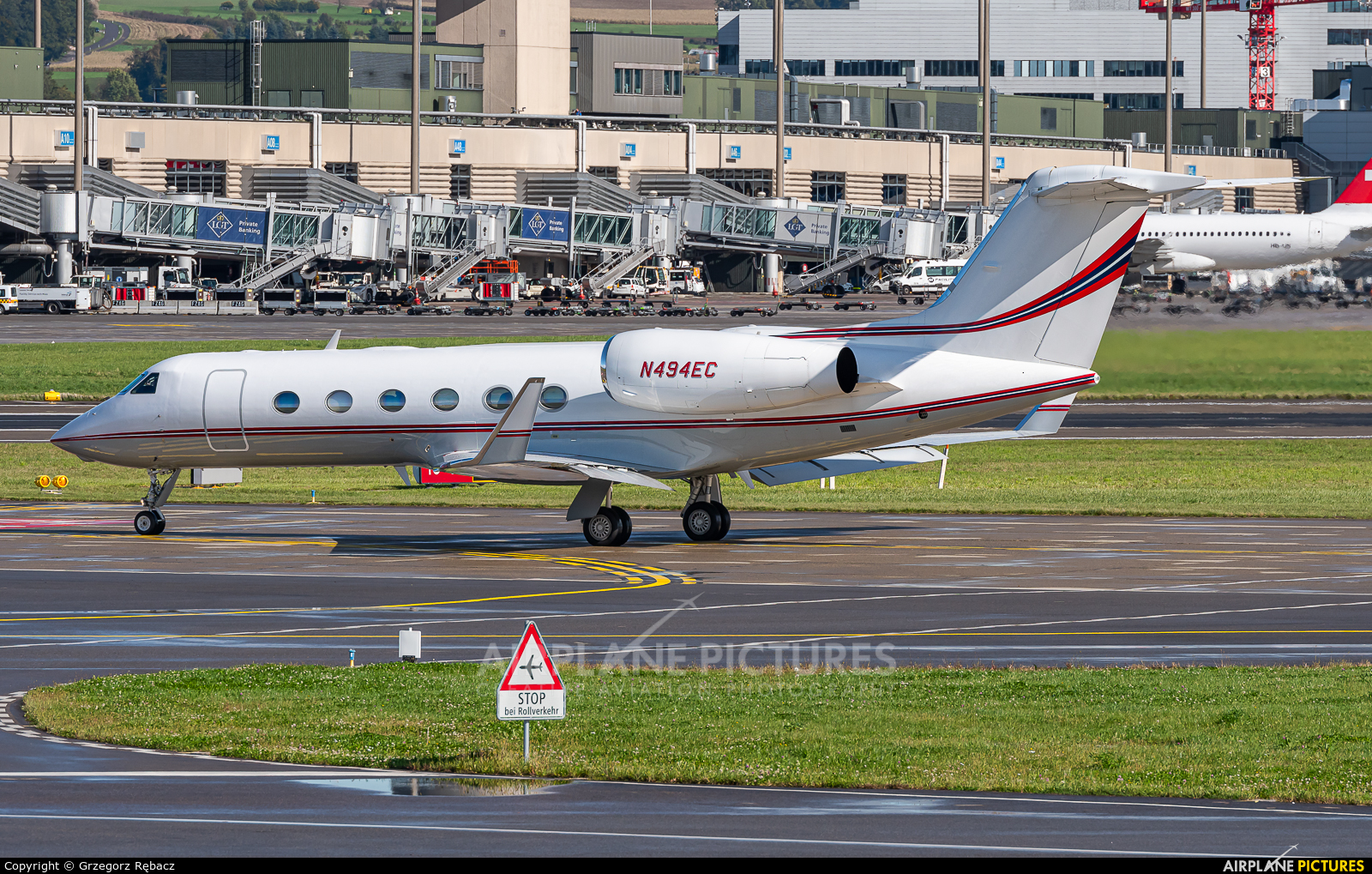 Private N494EC aircraft at Zurich