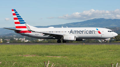 N913AN - American Airlines Boeing 737-800