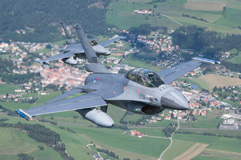 J-065 - Netherlands - Air Force General Dynamics F-16B Fighting Falcon