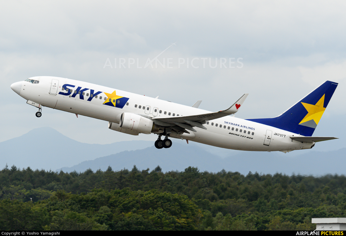 Skymark Airlines JA737T aircraft at New Chitose