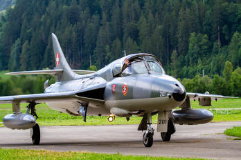 HB-RVR - Amici dell'Hunter Hawker Hunter T.68