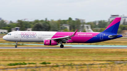 HA-LXU - Wizz Air Airbus A321