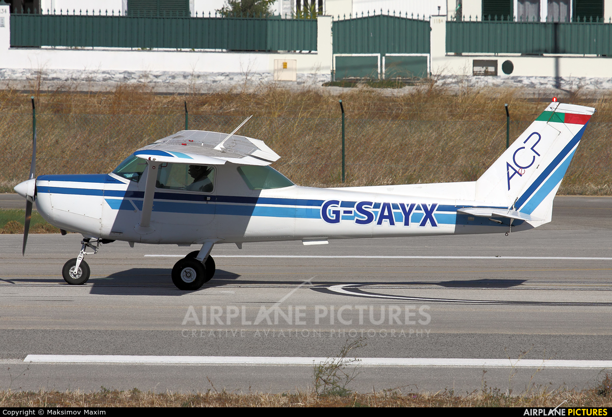 Private G-SAYX aircraft at Cascais