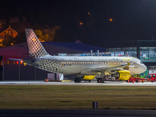 EC-MBK - Vueling Airlines Airbus A320