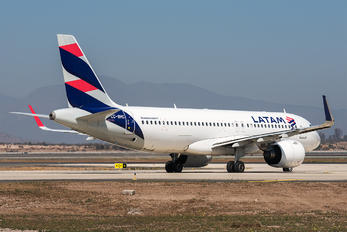 CC-BHC - LATAM Chile Airbus A320 NEO