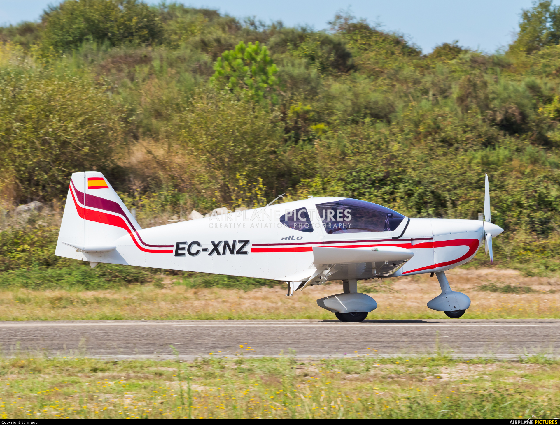 Private EC-XNZ aircraft at Chaves