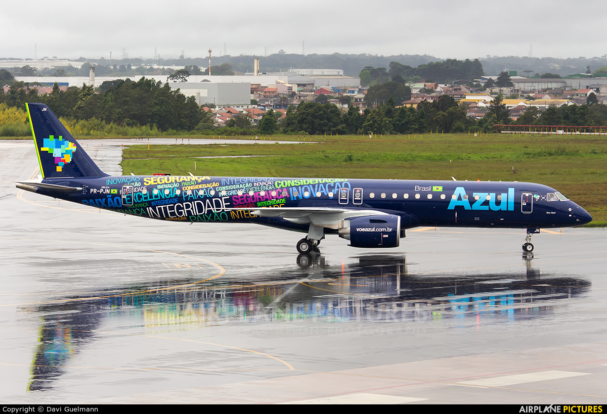 Azul Linhas Aéreas PR-PJN aircraft at Curitiba -  Afonso Pena