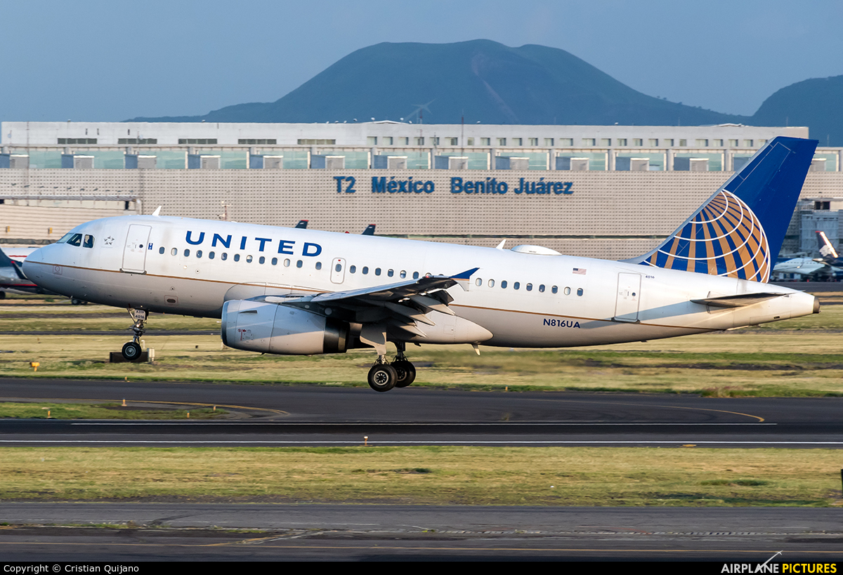 United Airlines N816UA aircraft at Mexico City - Licenciado Benito Juarez Intl
