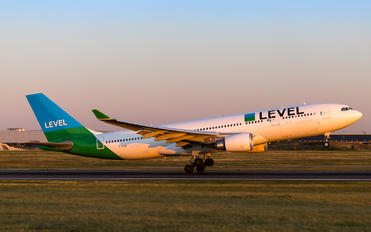 F-HLVL - LEVEL Airbus A330-200