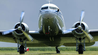 NC33611 - Pan Am Douglas DC-3