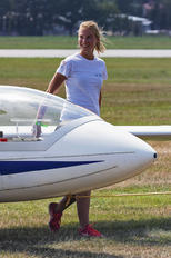 - - - Aviation Glamour - Airport Overview - People, Pilot