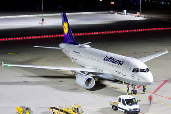 D-AIBH - Lufthansa Airbus A319