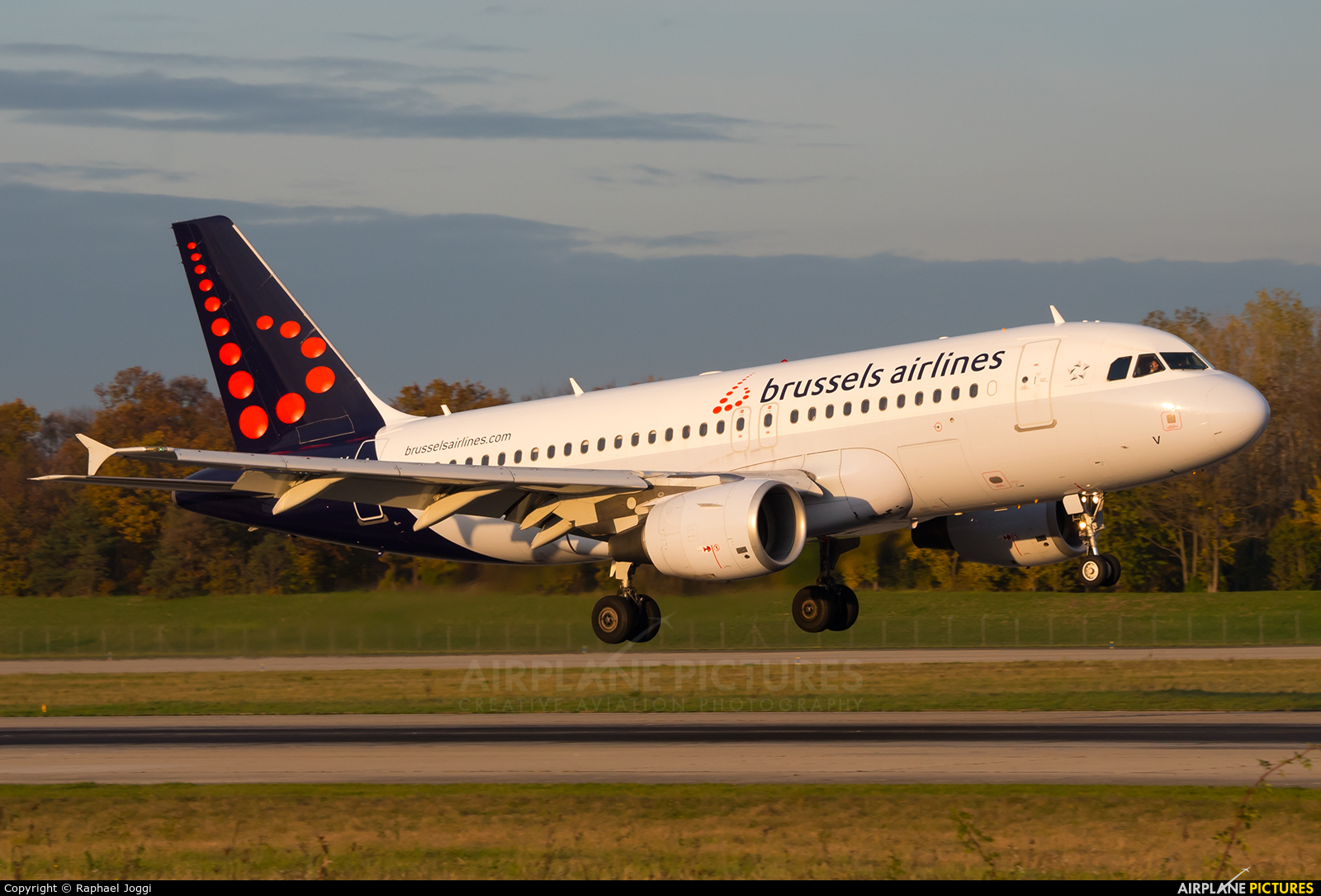 Brussels Airlines OO-SSV aircraft at Basel - Mulhouse- Euro