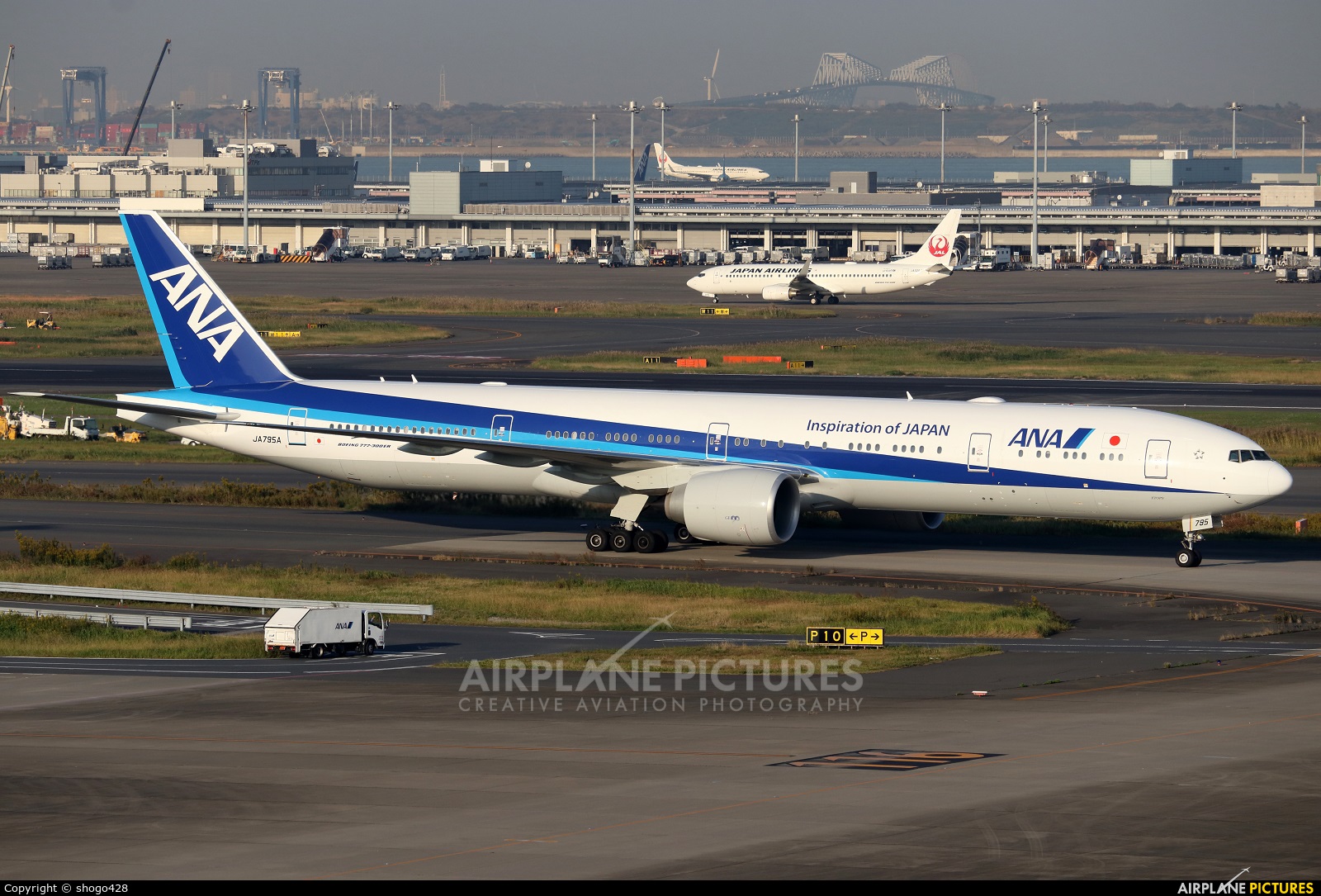 ANA - All Nippon Airways JA795A aircraft at Tokyo - Haneda Intl