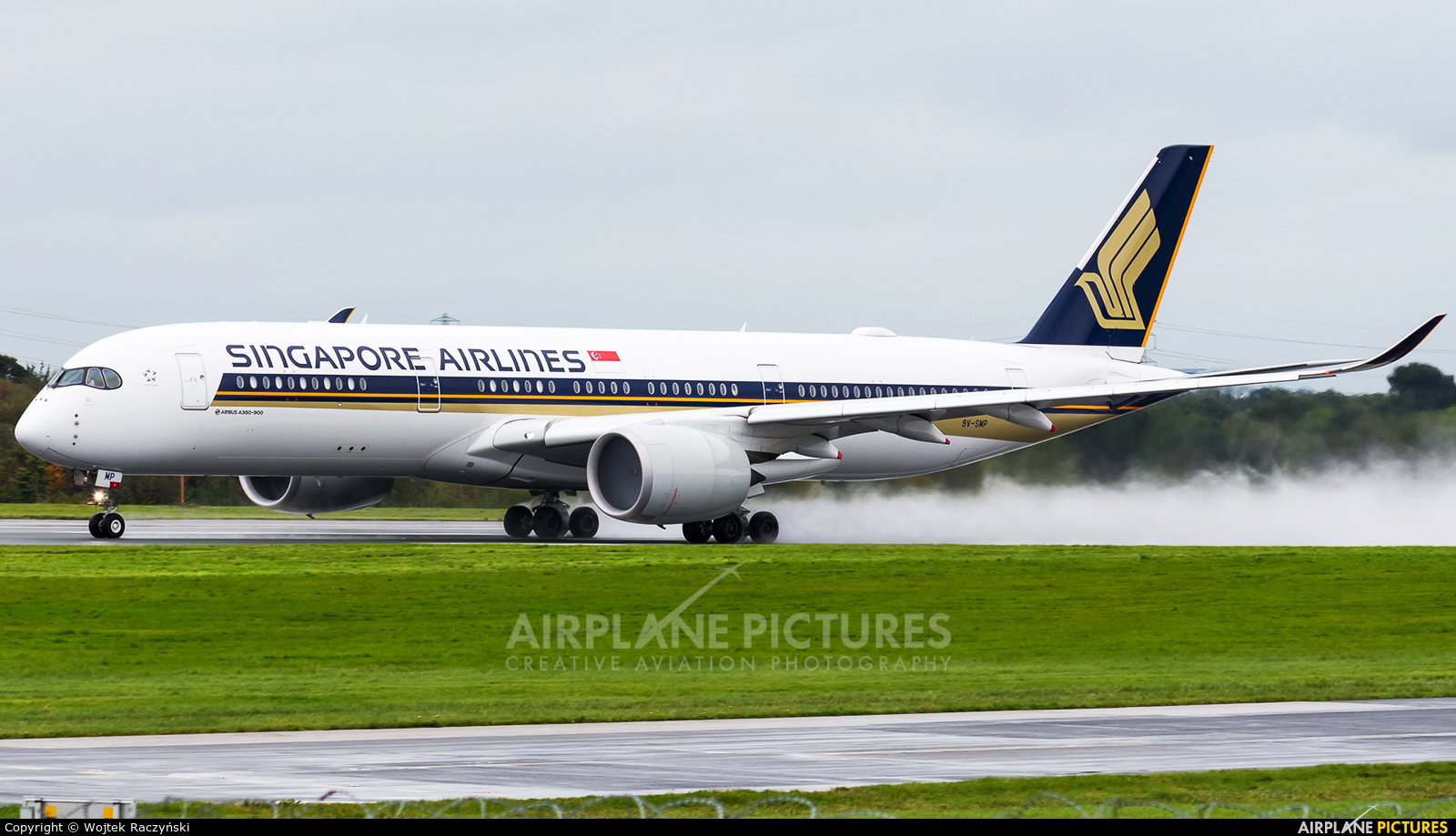 Singapore Airlines 9V-SMP aircraft at Manchester