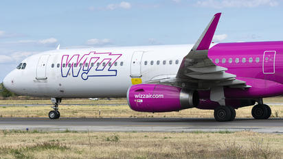 HA-LXB - Wizz Air Airbus A321