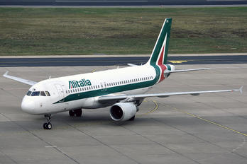EI-DTN - Alitalia Airbus A320
