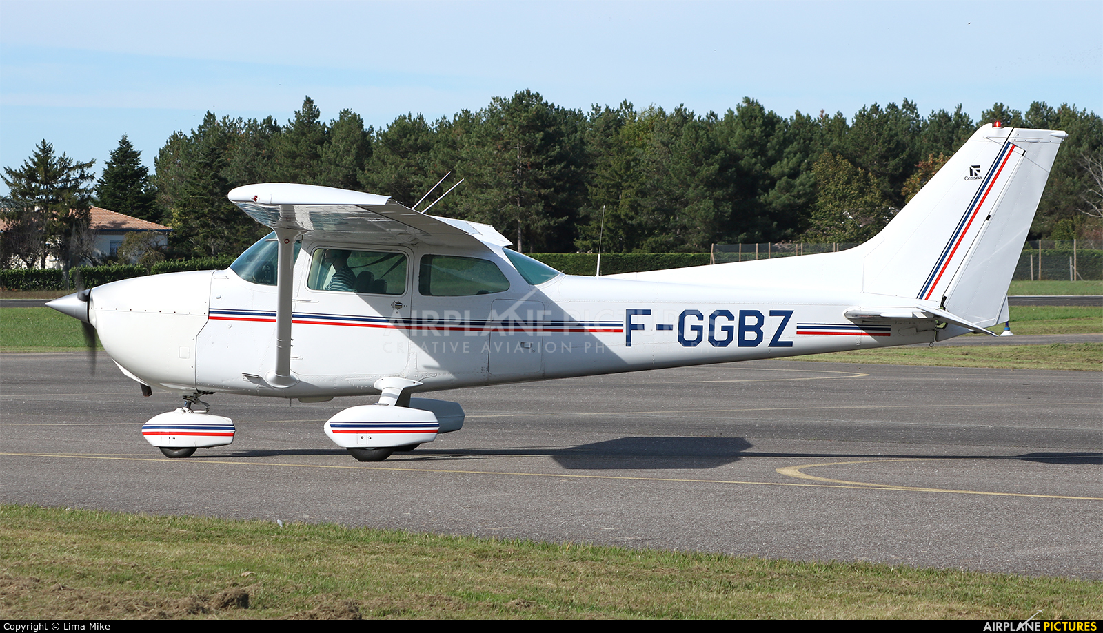 Private F-GGBZ aircraft at Marmande - Virazeil