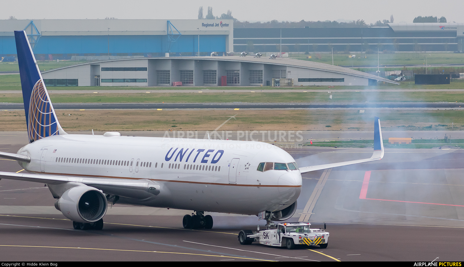 United Airlines N673UA aircraft at Amsterdam - Schiphol