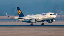 D-AIUN - Lufthansa Airbus A320 aircraft