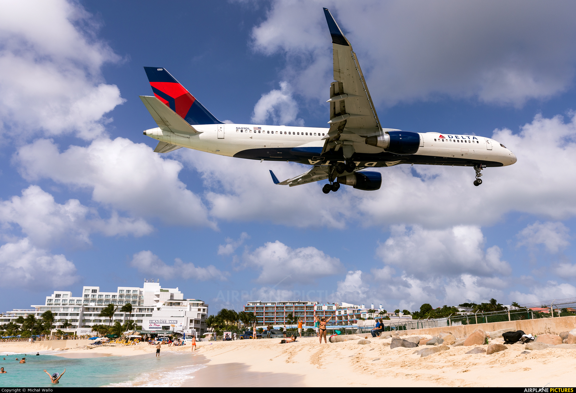 Delta Air Lines N689DL aircraft at Sint Maarten - Princess Juliana Intl