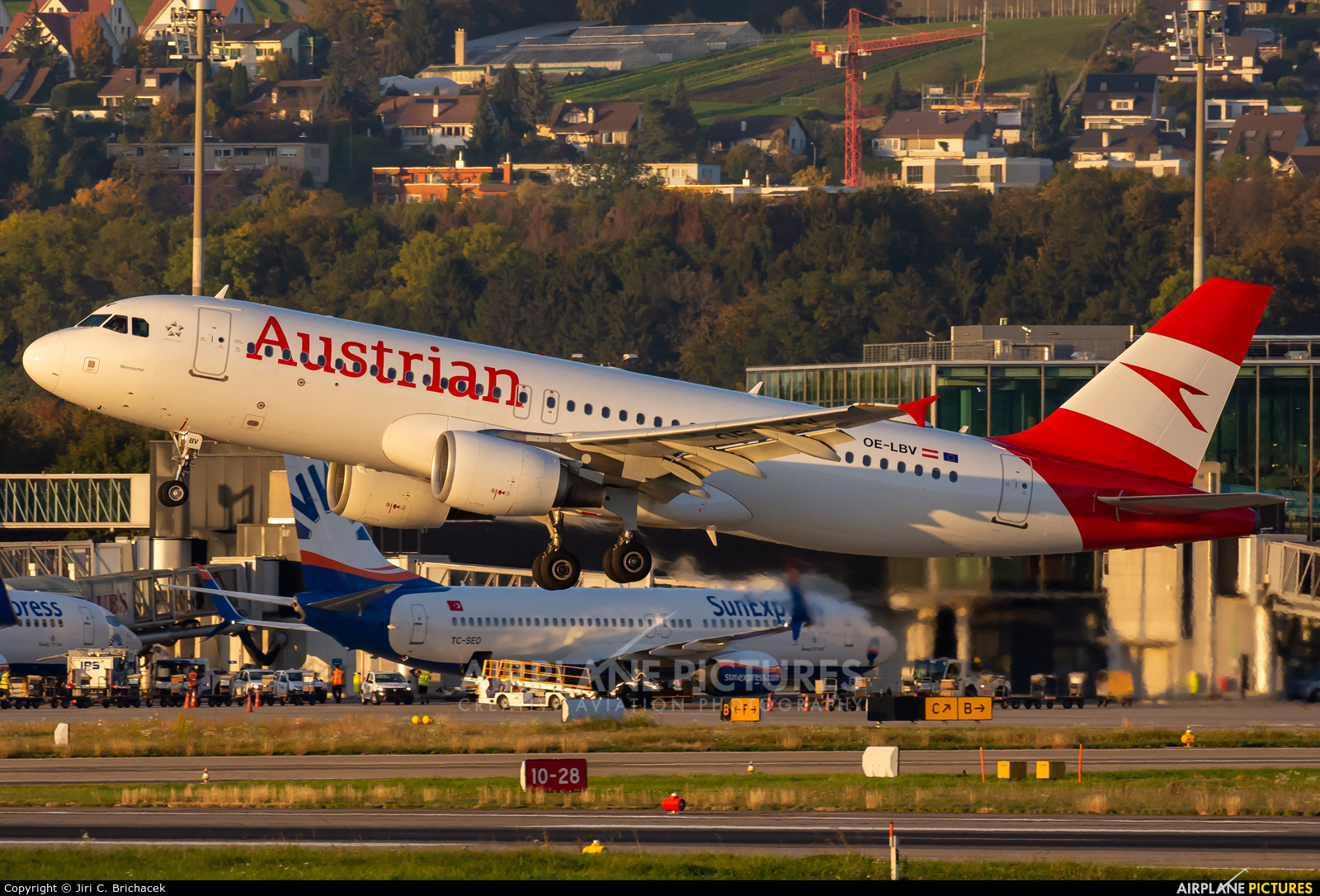 Austrian Airlines/Arrows/Tyrolean OE-LBV aircraft at Zurich