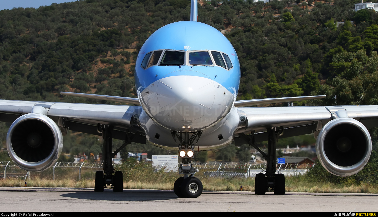 TUI Airways G-OOBF aircraft at Skiathos
