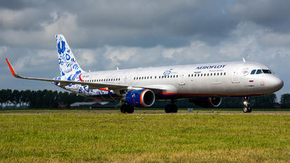VP-BEE - Aeroflot Airbus A321