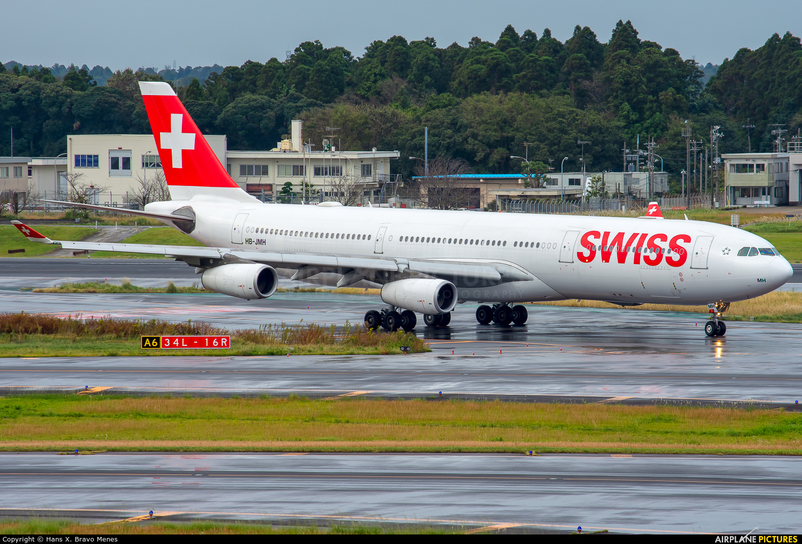 Swiss HB-JMH aircraft at Tokyo - Narita Intl