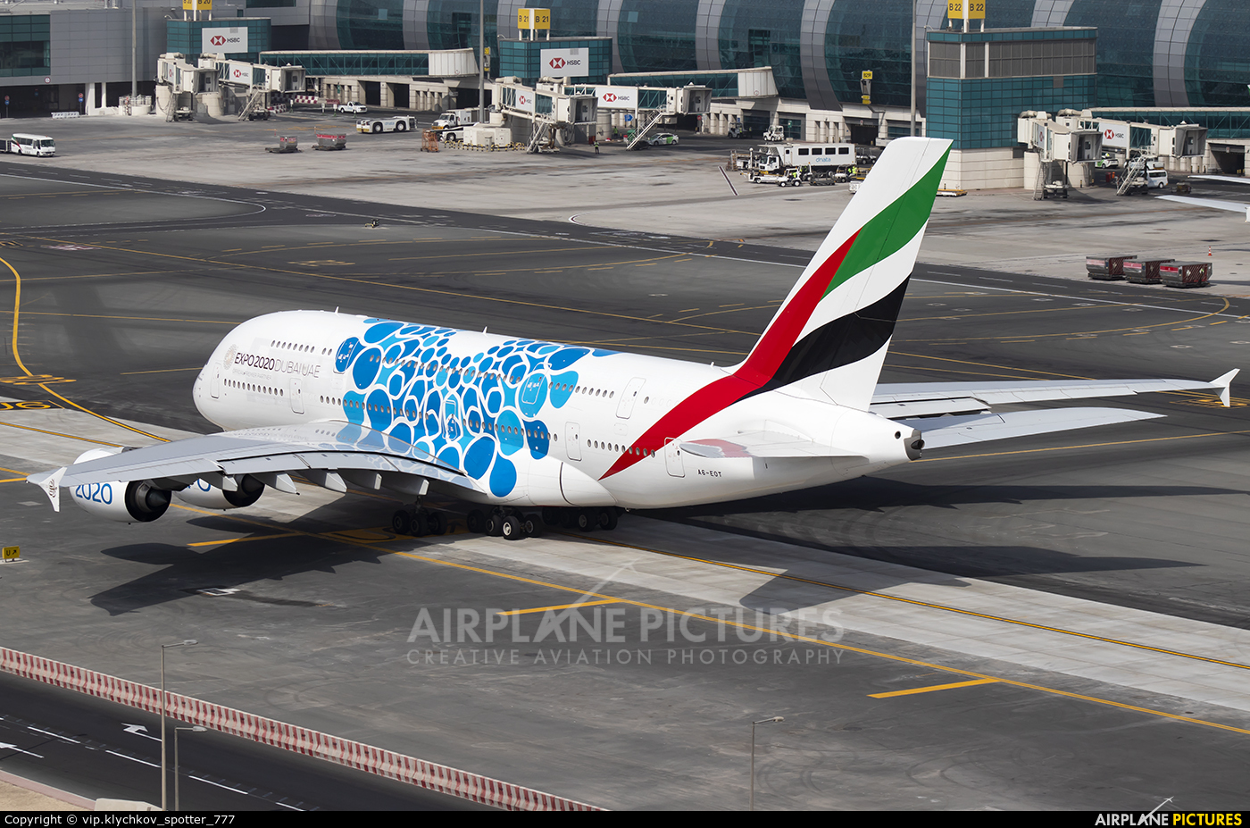 Emirates Airlines A6-EOT aircraft at Dubai Intl