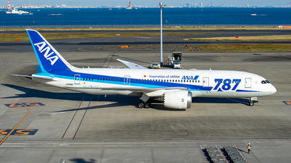 JA818A - ANA - All Nippon Airways Boeing 787-8 Dreamliner