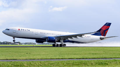 N820NW - Delta Air Lines Airbus A330-300