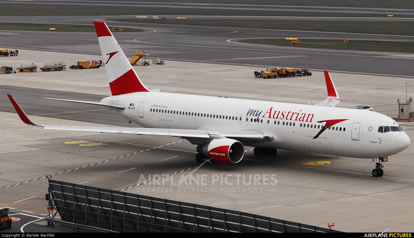 Austrian Airlines/Arrows/Tyrolean OE-LAT aircraft at Vienna - Schwechat