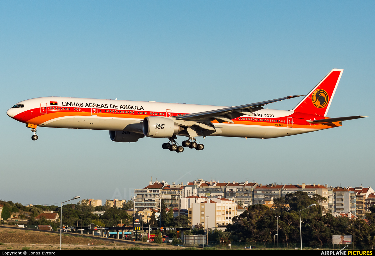 TAAG - Angola Airlines D2-TEJ aircraft at Lisbon