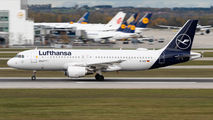 D-AIZI - Lufthansa Airbus A320 aircraft