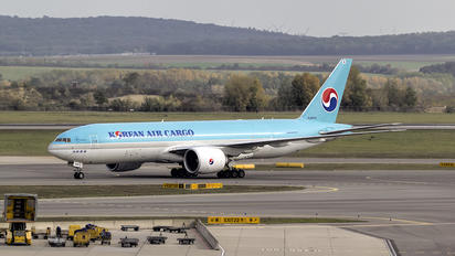HL8043 - Korean Air Cargo Boeing 777F