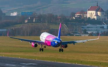 HA-LTB - Wizz Air Airbus A321