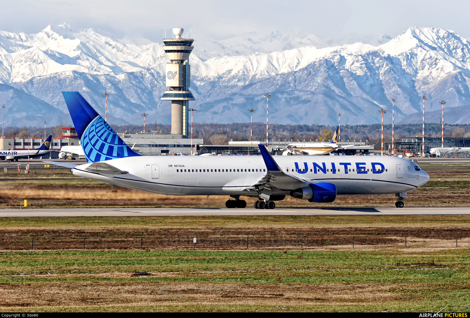 United Airlines N676UA aircraft at Milan - Malpensa