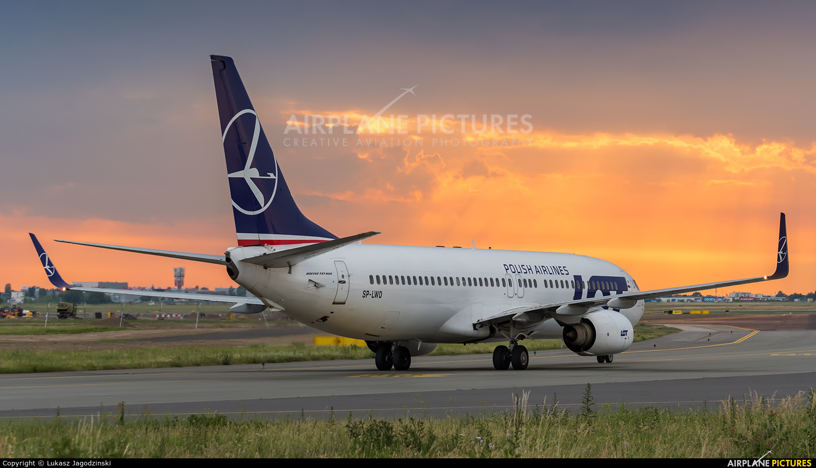 LOT - Polish Airlines SP-LWD aircraft at Warsaw - Frederic Chopin