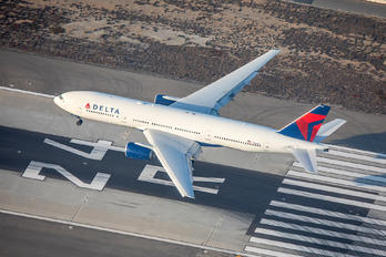 N866DA - Delta Air Lines Boeing 777-200ER