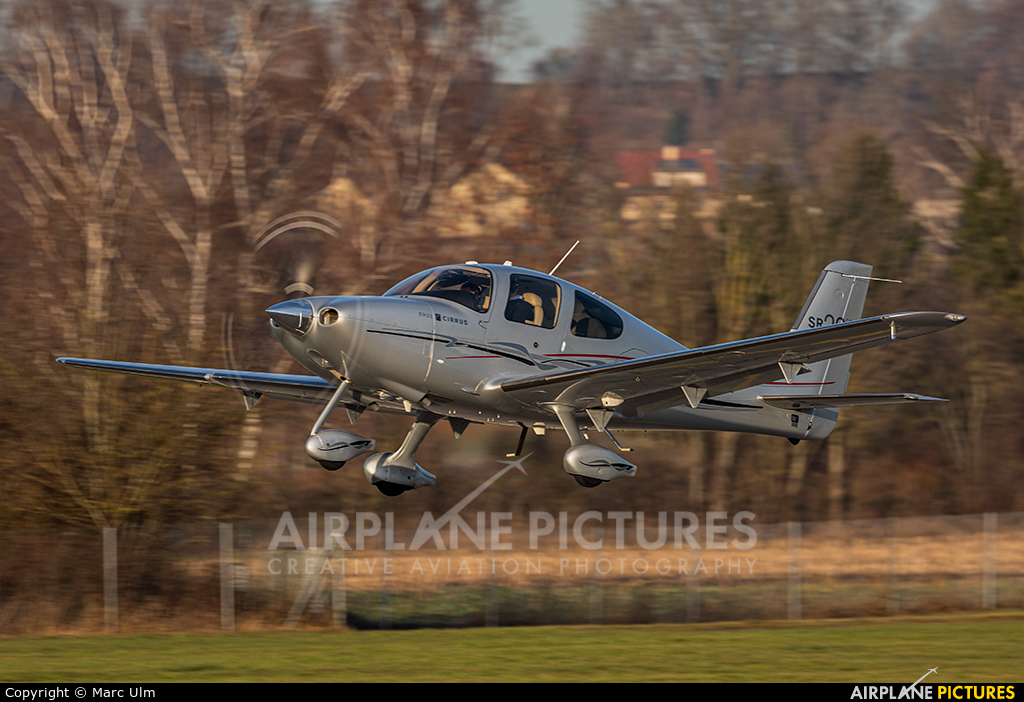 Private N610HR aircraft at Augsburg
