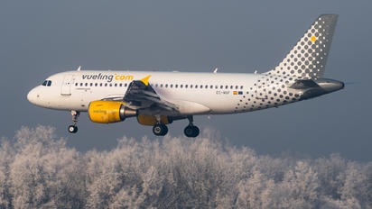EC-MGF - Vueling Airlines Airbus A319