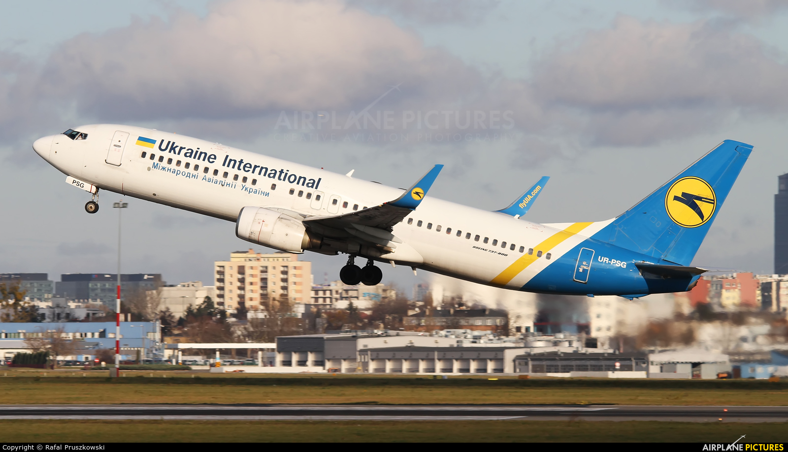Ukraine International Airlines UR-PSG aircraft at Warsaw - Frederic Chopin