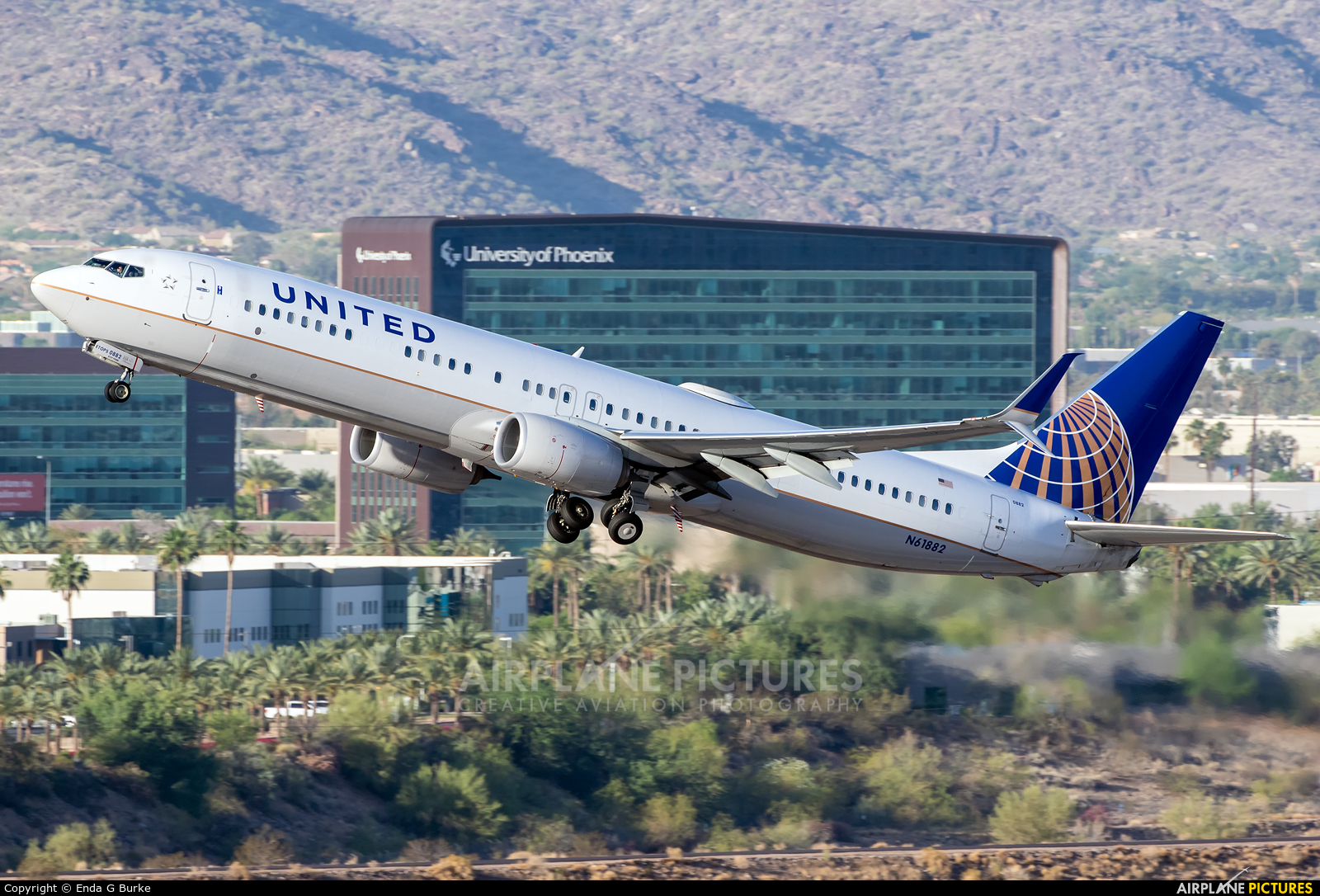 United Airlines N61882 aircraft at Phoenix - Sky Harbor Intl