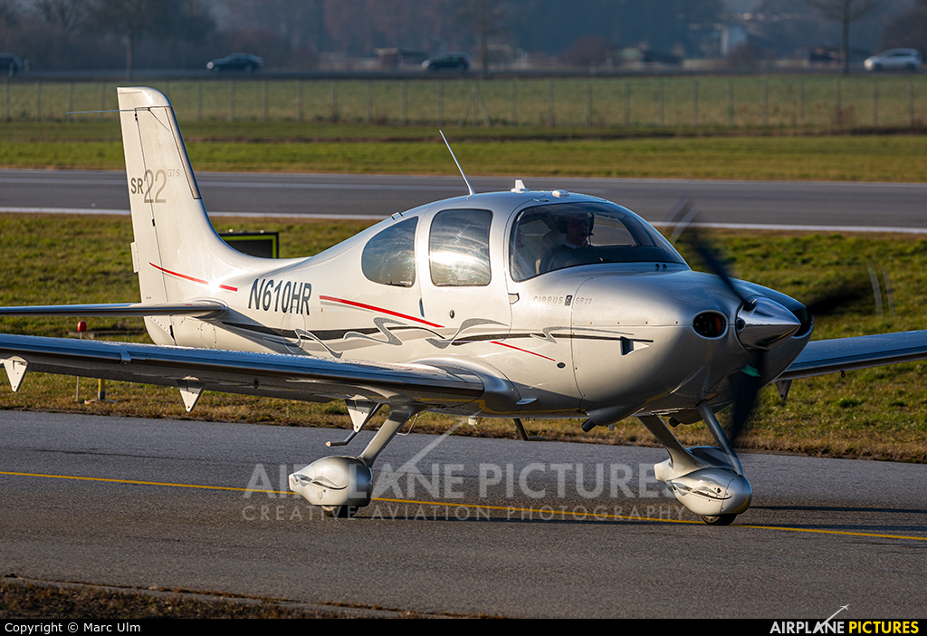 Private N610HR aircraft at Augsburg